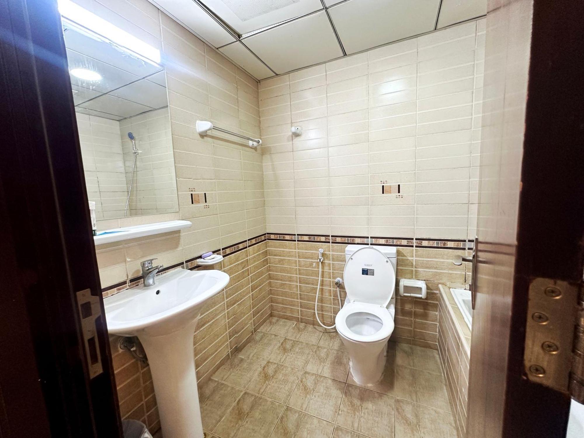 Canvas Partition In Barsha Heights Near Metro *